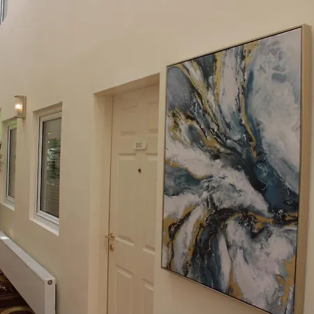 House Ξενοδοχείο 3*